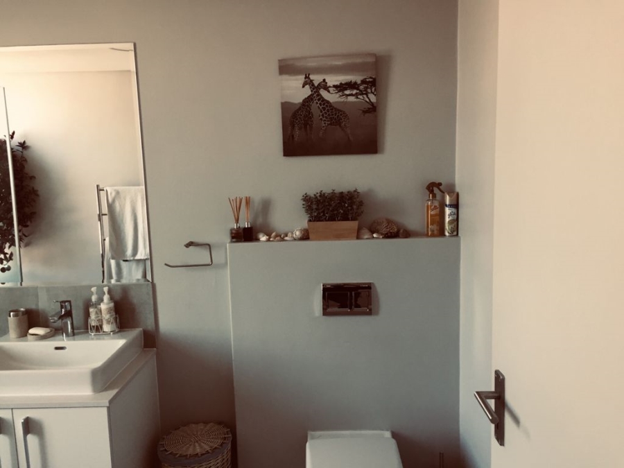 To Let 2 Bedroom Property for Rent in Green Point Western Cape